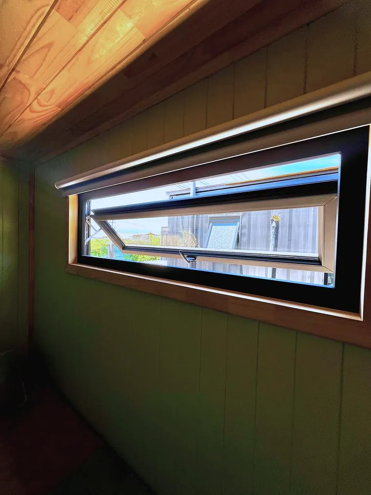 Ventana proyectante horizontal de termopanel vista desde el interior