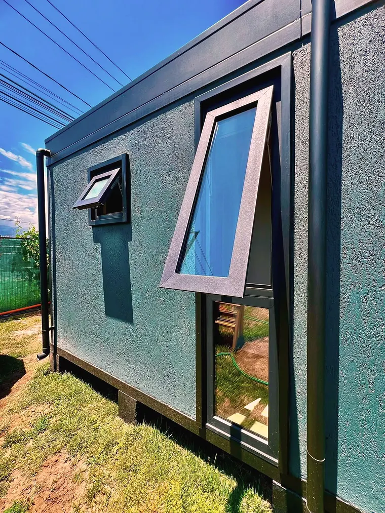 Ventanas proyectantes abiertas